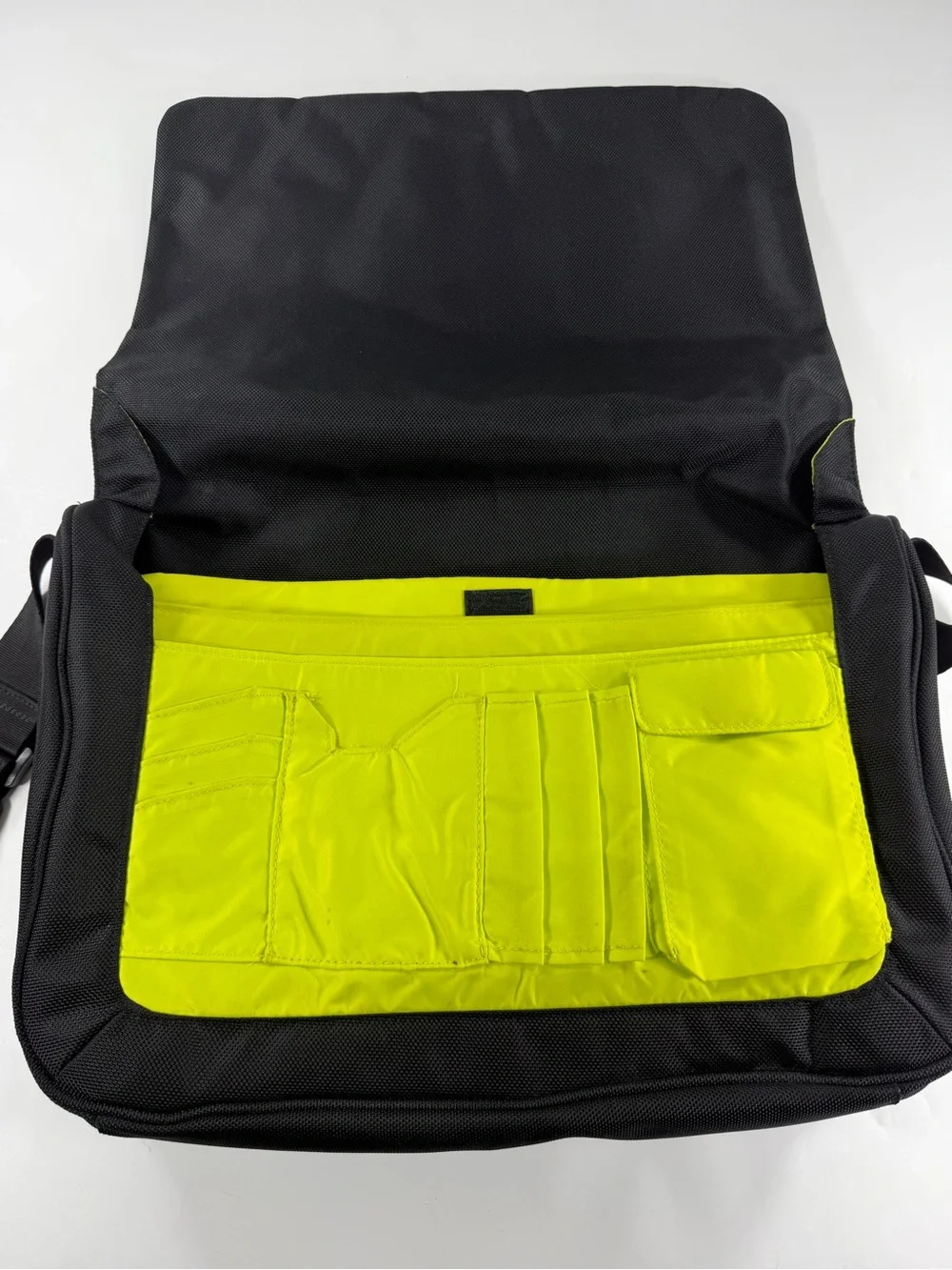 Cocoon Black Messenger Bag Laptop Crossbody Briefcase Travel Work Adjustable